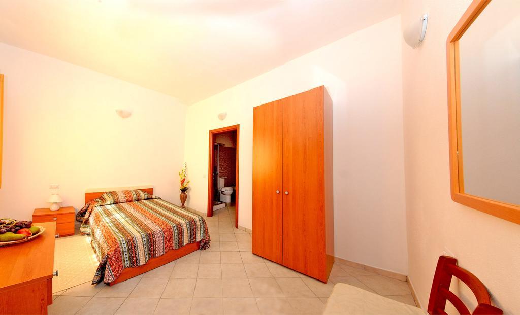 Agriturismo Santa Barbara Sarroch Cameră foto